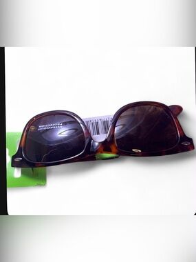 Tortoiseshell Women’s Sunglasses with UV Protection